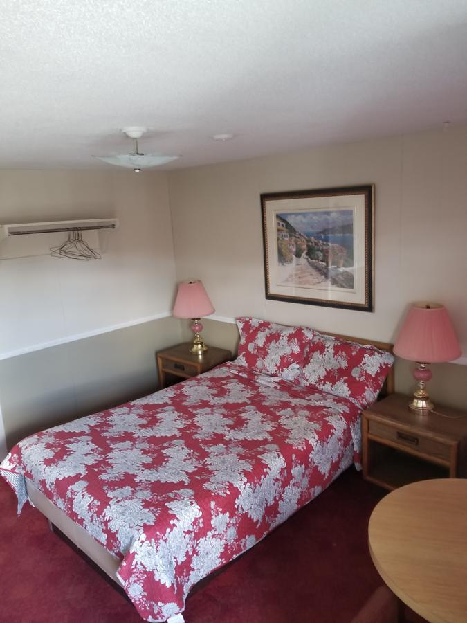 Twin Oaks Motel Orono Dış mekan fotoğraf