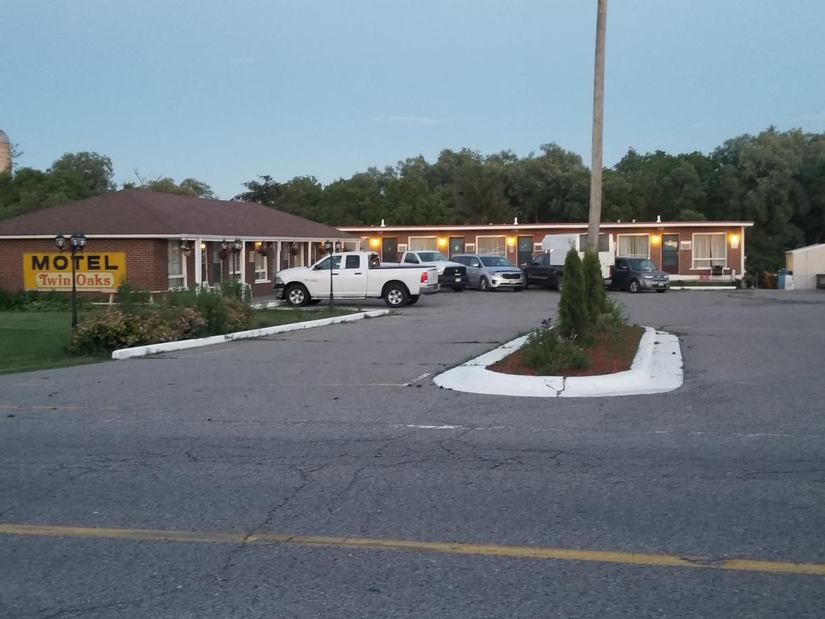 Twin Oaks Motel Orono Dış mekan fotoğraf