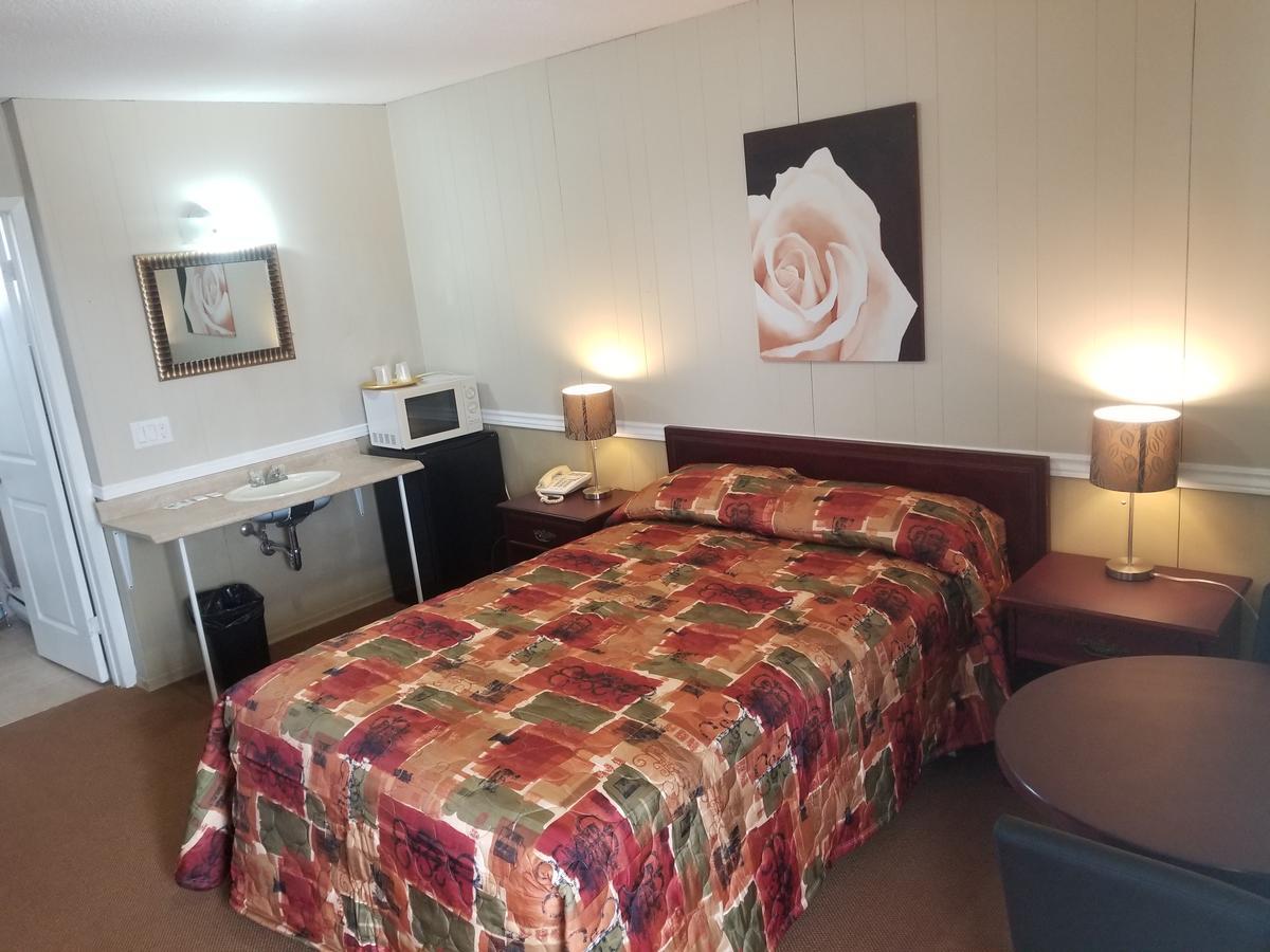 Twin Oaks Motel Orono Dış mekan fotoğraf