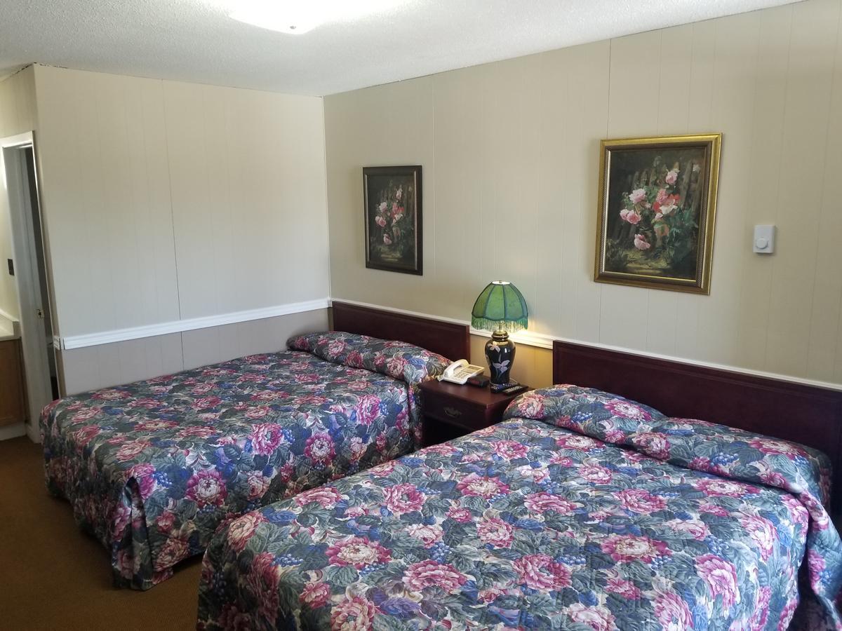 Twin Oaks Motel Orono Dış mekan fotoğraf